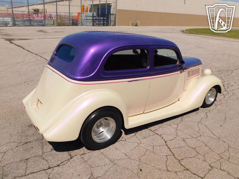 1935 Ford Tudor