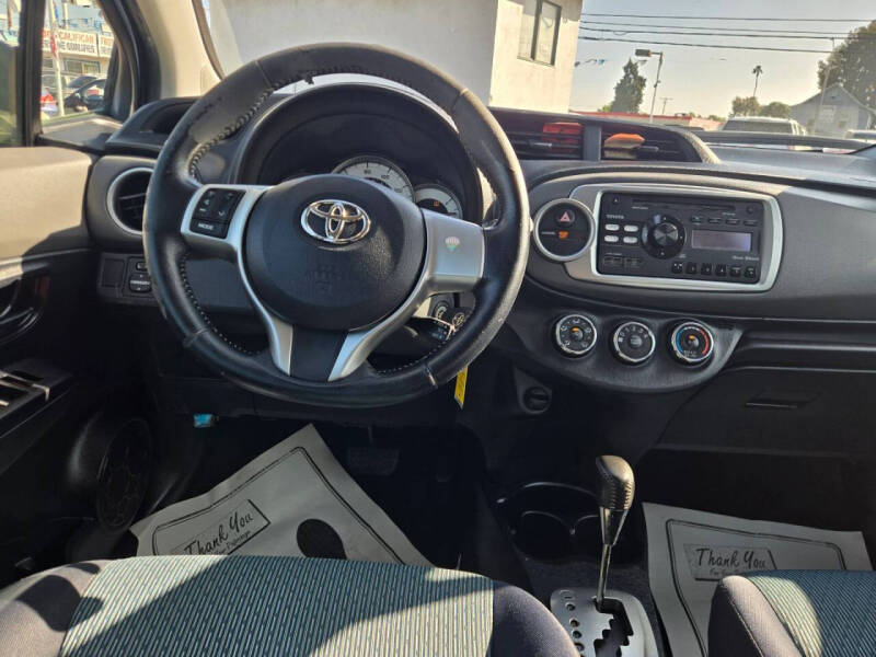 2012 Toyota Yaris 5-Door SE