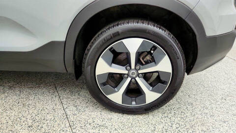 2025 Volvo XC40 B5 Core Bright Theme