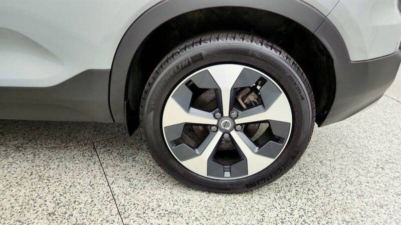 2025 Volvo XC40 B5 Core Bright Theme
