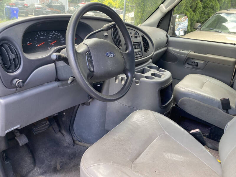 2004 Ford E-Series E-250