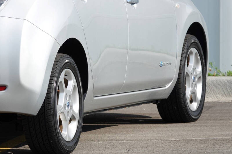 2011 Nissan LEAF SV