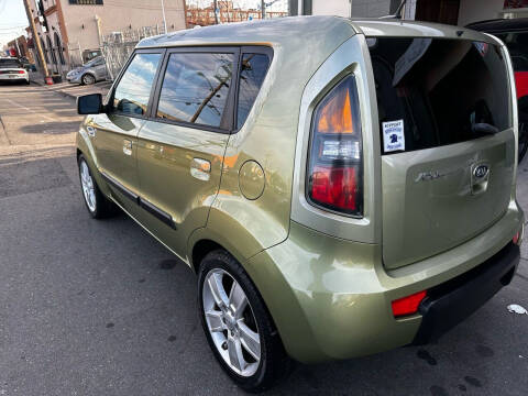 2010 Kia Soul +