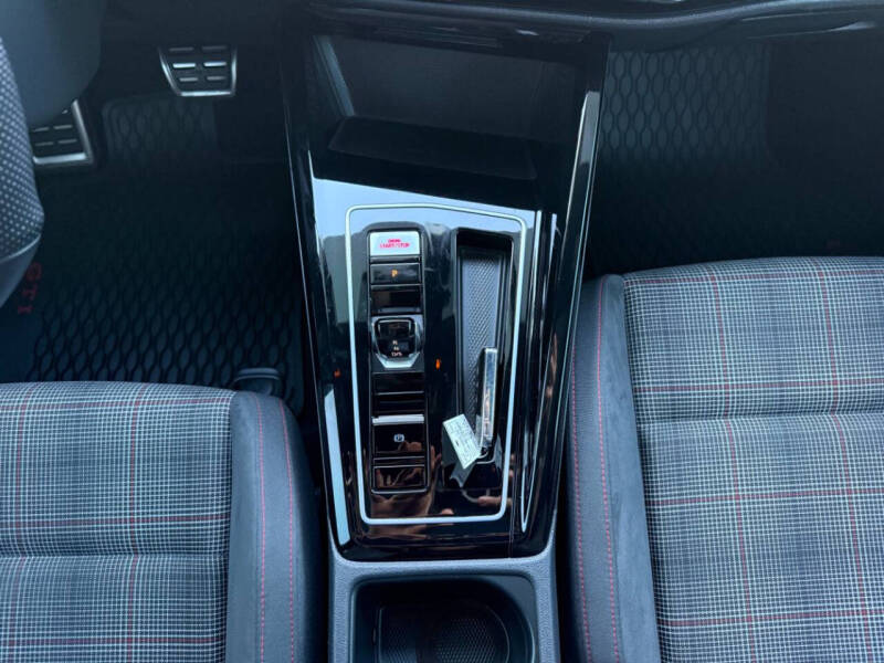 2024 Volkswagen Golf GTI SE