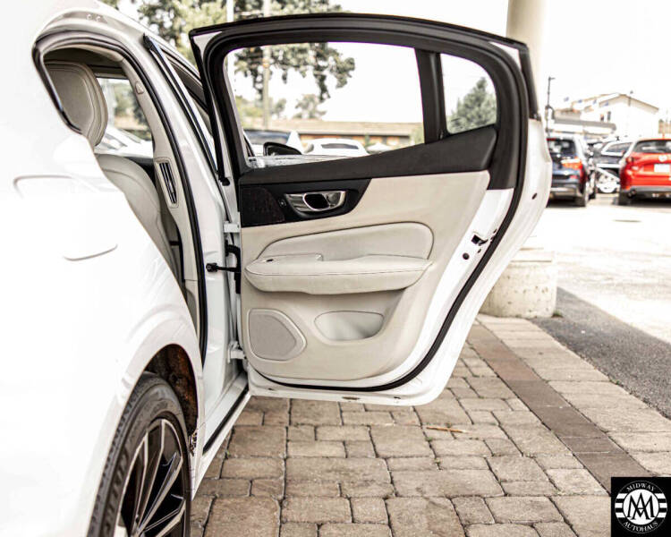 2023 Volvo S60 Recharge T8 Plus Dark Theme