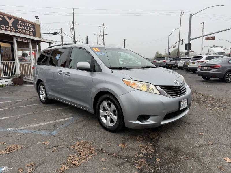 2011 Toyota Sienna LE 8-Passenger
