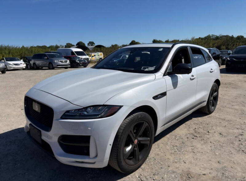 2017 Jaguar F-Pace R-Sport's photo