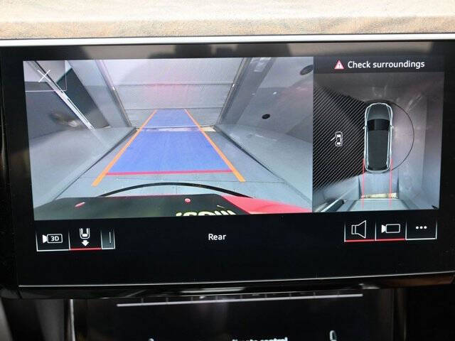 2022 Audi e-tron quattro Premium Plus