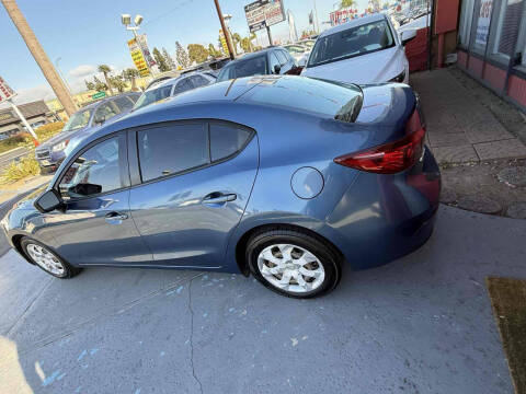 2017 Mazda MAZDA3 Sport