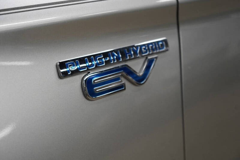 2022 Mitsubishi Outlander PHEV SEL