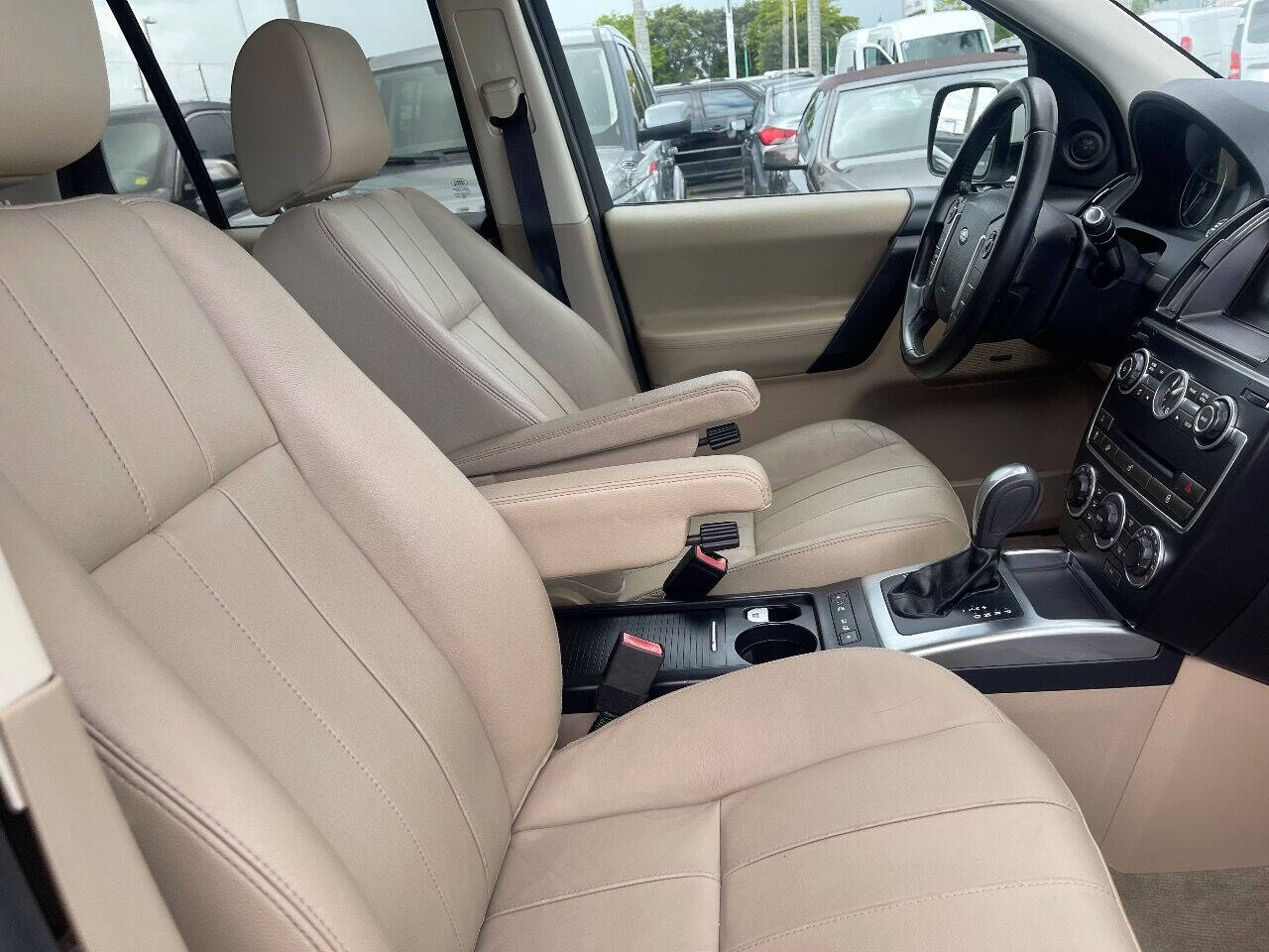 2013 LAND ROVER LR2 SUV / Crossover - $9,700