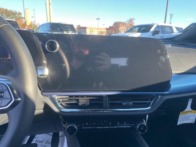 2026 Chevrolet Equinox EV LT 2