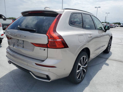 2025 Volvo XC60 B5 Plus Dark Theme
