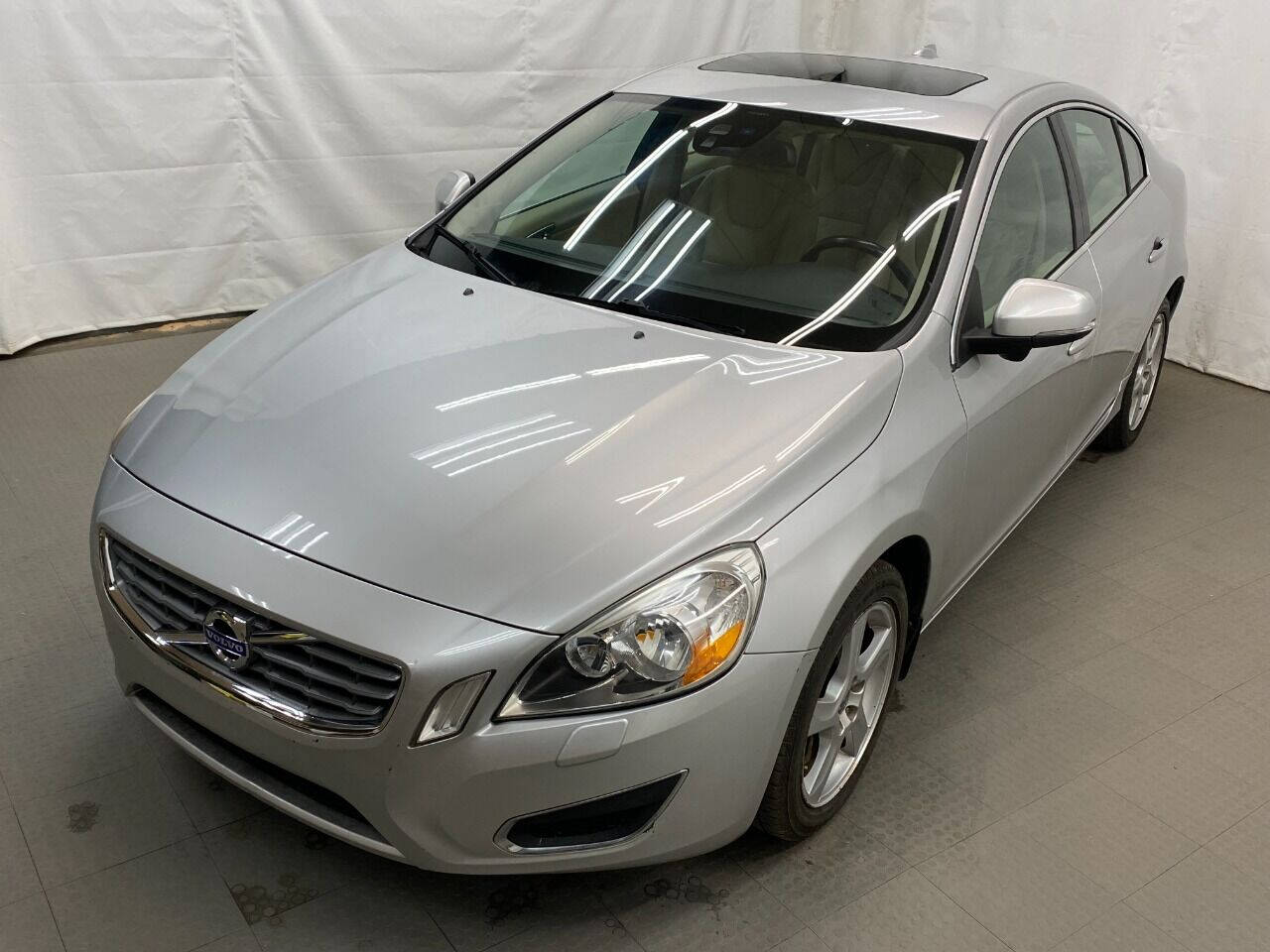 2012 Volvo S60 T5 4dr Sedan - Silver exterior view 5