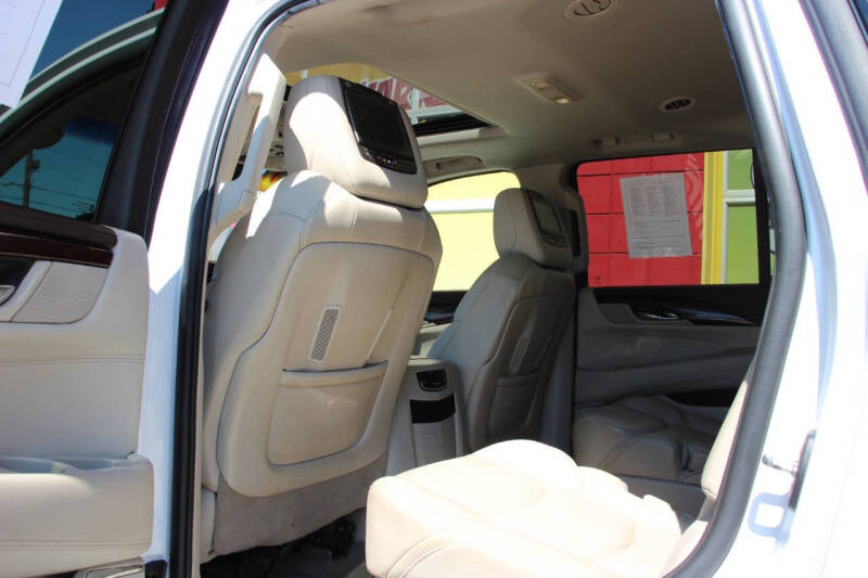 2017 Cadillac Escalade Luxury