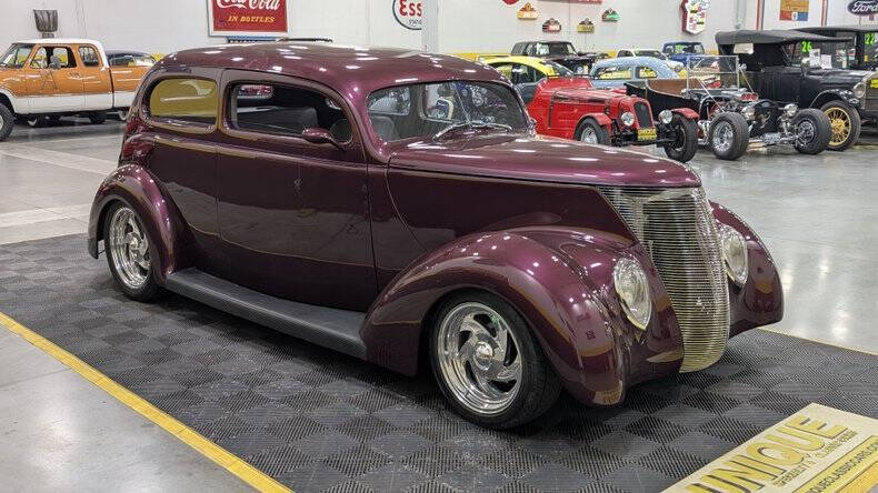 1937 Ford Deluxe