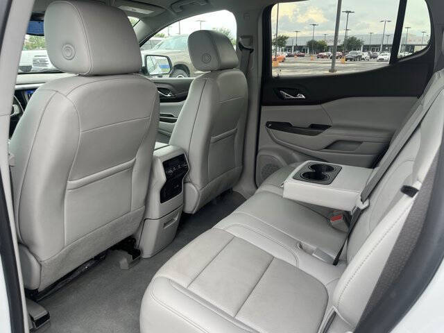 2023 GMC Acadia SLT
