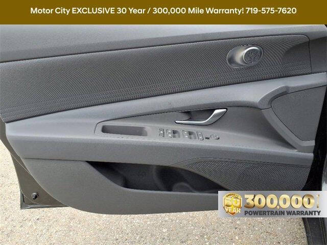 2025 Hyundai Elantra SE