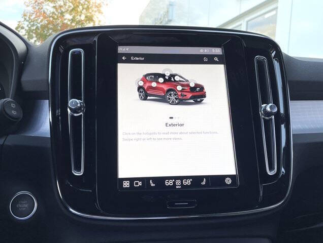 2025 Volvo XC40 B5 Core Bright Theme