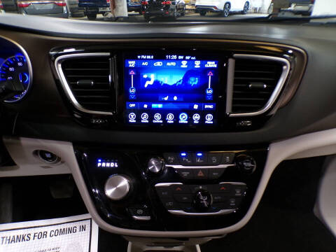 2017 Chrysler Pacifica Touring-L Plus