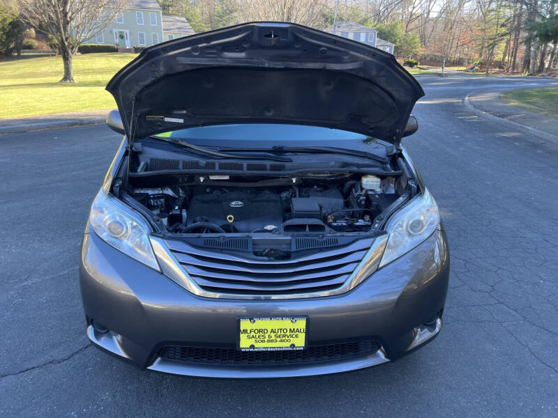 2017 Toyota Sienna LE 7-Passenger