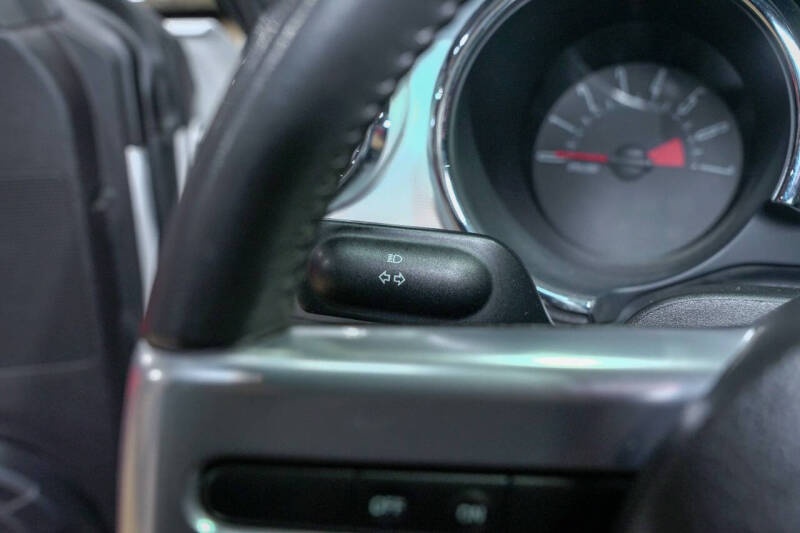 2005 Ford Mustang V6 Premium