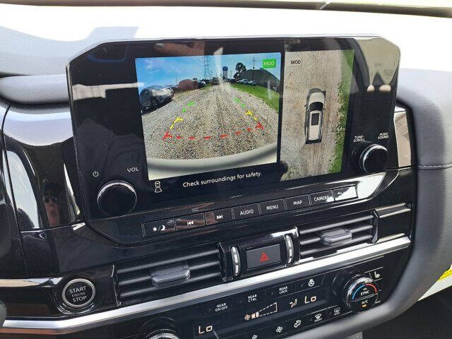 2024 Nissan Pathfinder SL