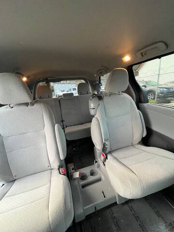 2020 Toyota Sienna LE 8-Passenger