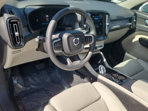 2024 Volvo XC40 B5 Plus Bright Theme