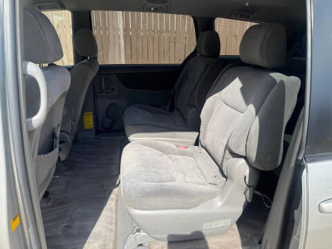 2005 Toyota Sienna LE 7 Passenger