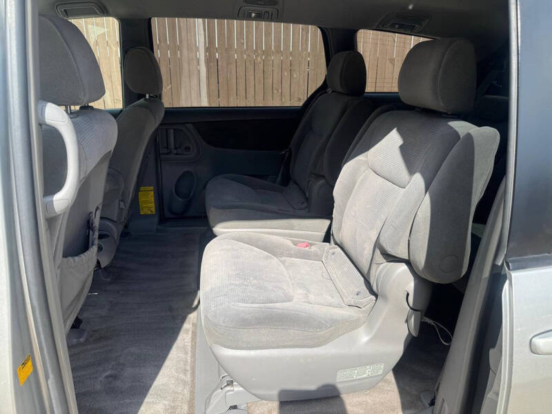 2005 Toyota Sienna LE 7 Passenger