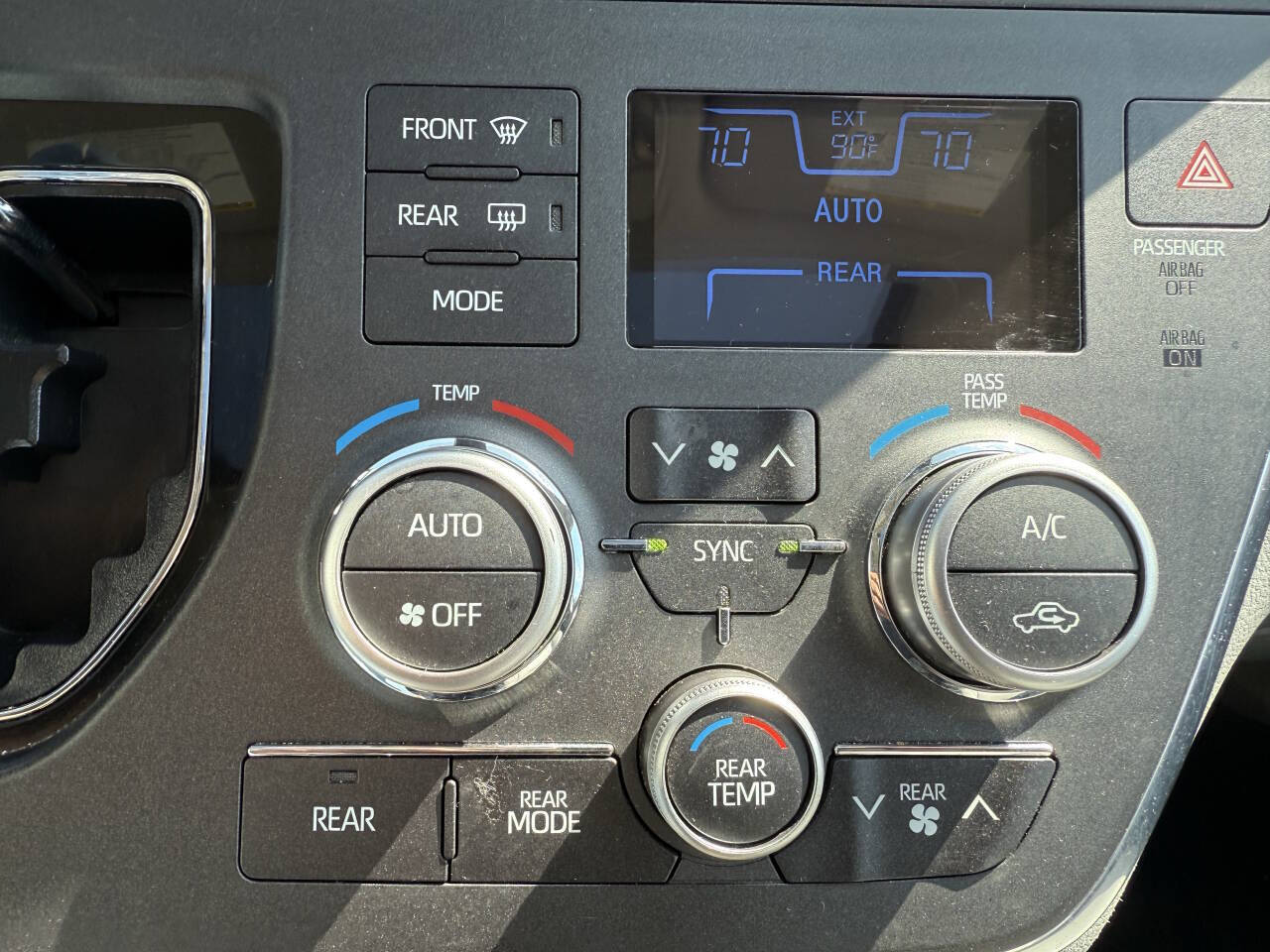 2018 Toyota Sienna XLE Premium photo 19