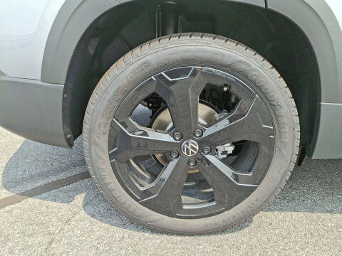 2025 Volkswagen Taos SEL 4Motion