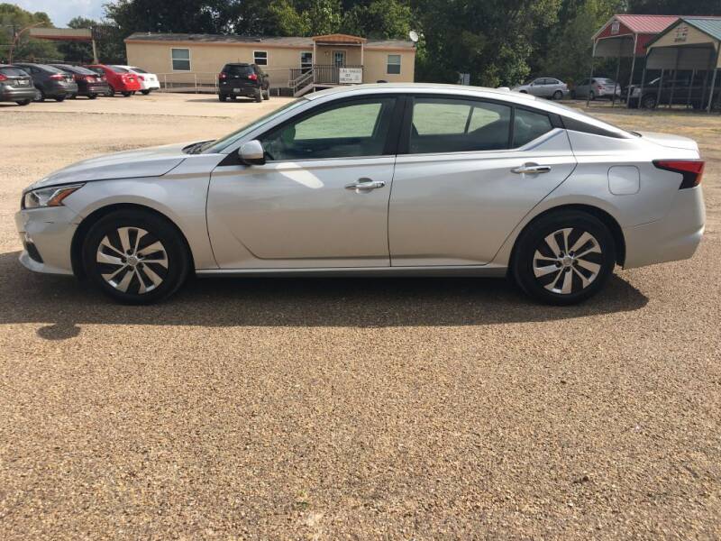 2019 Nissan Altima for sale at R and L Sales of Corsicana in Corsicana TX