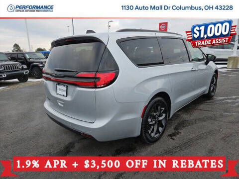 2026 Chrysler Pacifica Select