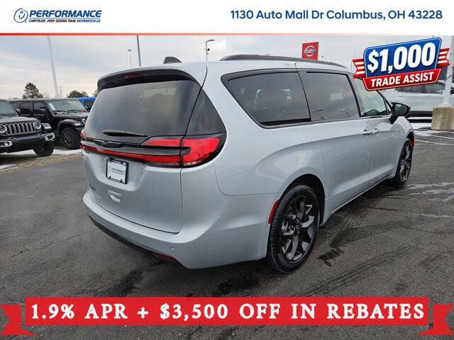 2026 Chrysler Pacifica Select