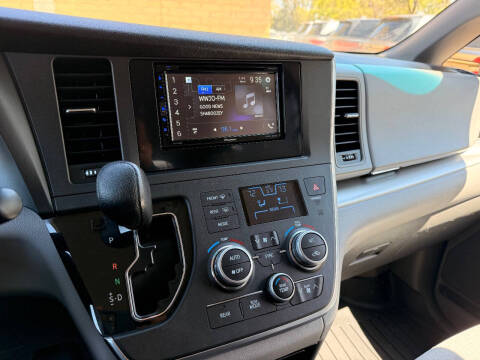 2015 Toyota Sienna LE 8-Passenger