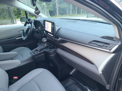 2022 Toyota Sienna XLE 8-Passenger