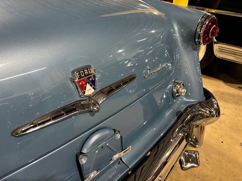 1954 Ford Crestline