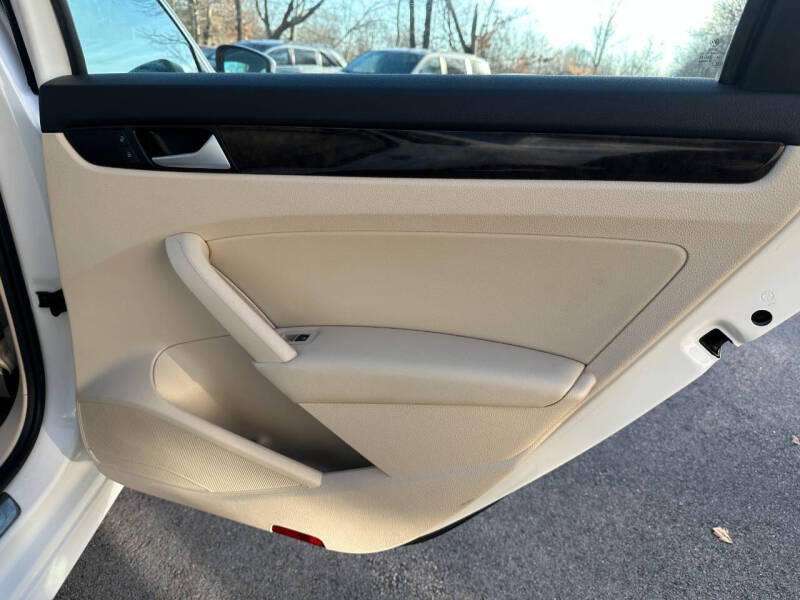 2015 Volkswagen Passat 1.8T SEL Premium