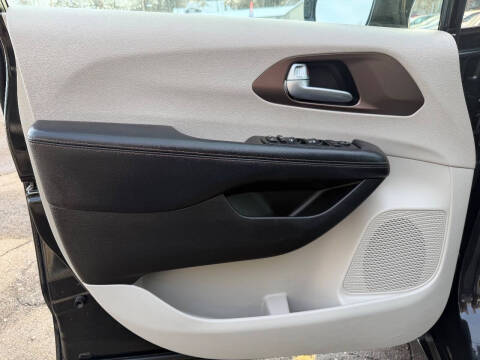 2017 Chrysler Pacifica Touring-L