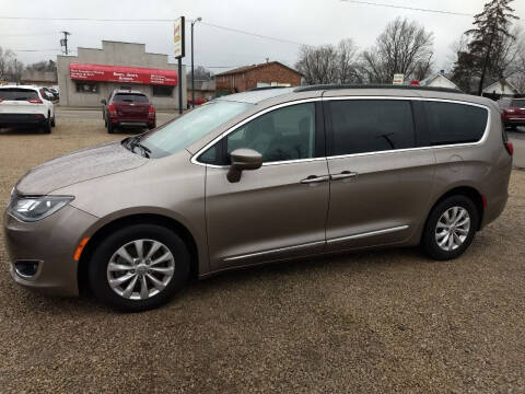 2017 Chrysler Pacifica for sale at Economy Motors in Muncie IN