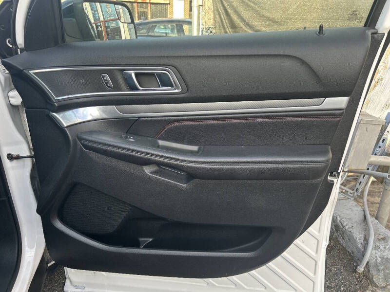 2017 Ford Explorer Sport