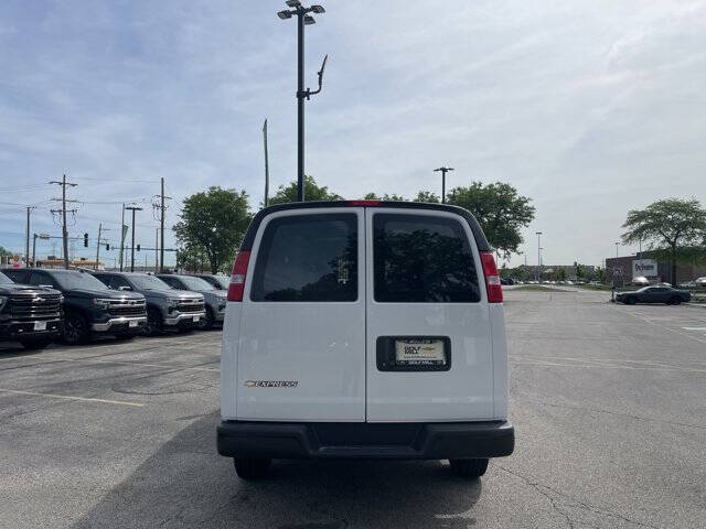 2025 Chevrolet Express 3500