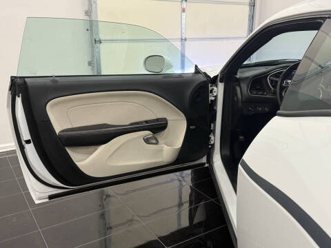 2015 Dodge Challenger SXT Plus