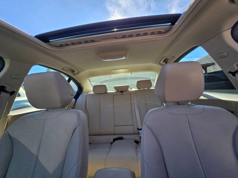 2012 BMW 3 Series 328i