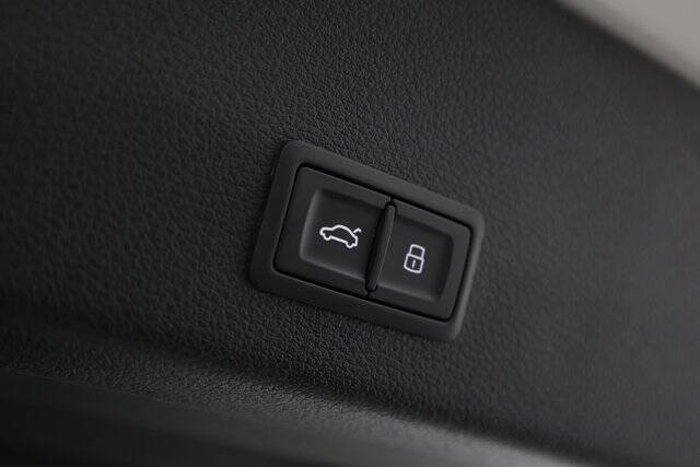 2022 Audi e-tron quattro Premium Plus