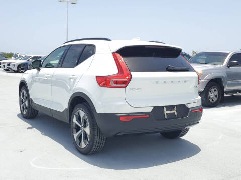 2026 Volvo XC40 B5 Plus