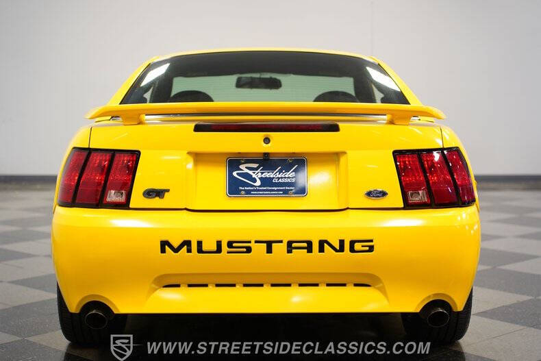 2004 Ford Mustang GT Deluxe