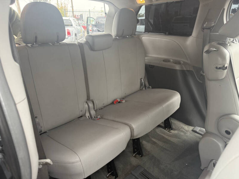 2015 Toyota Sienna XLE Premium 8-Passenger